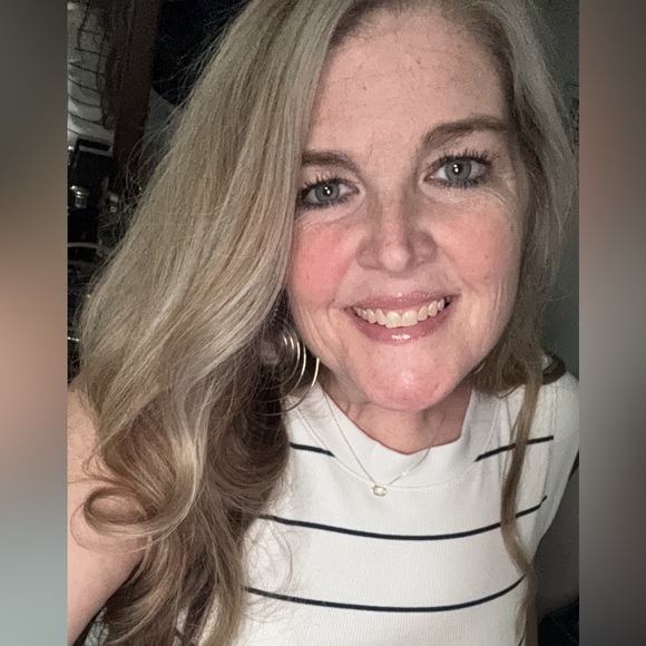 Meet your Posher, Leslie - Picture 2 of 2